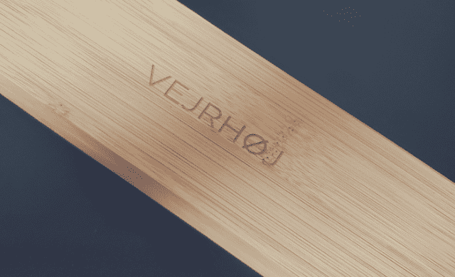 ヴェアホイの木製ケース
